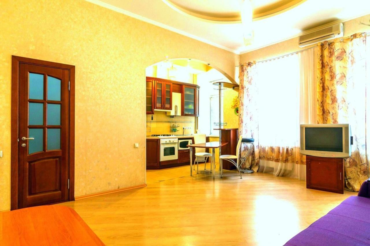 דנייפרופטרובסק Large Apartment In The Center מראה חיצוני תמונה