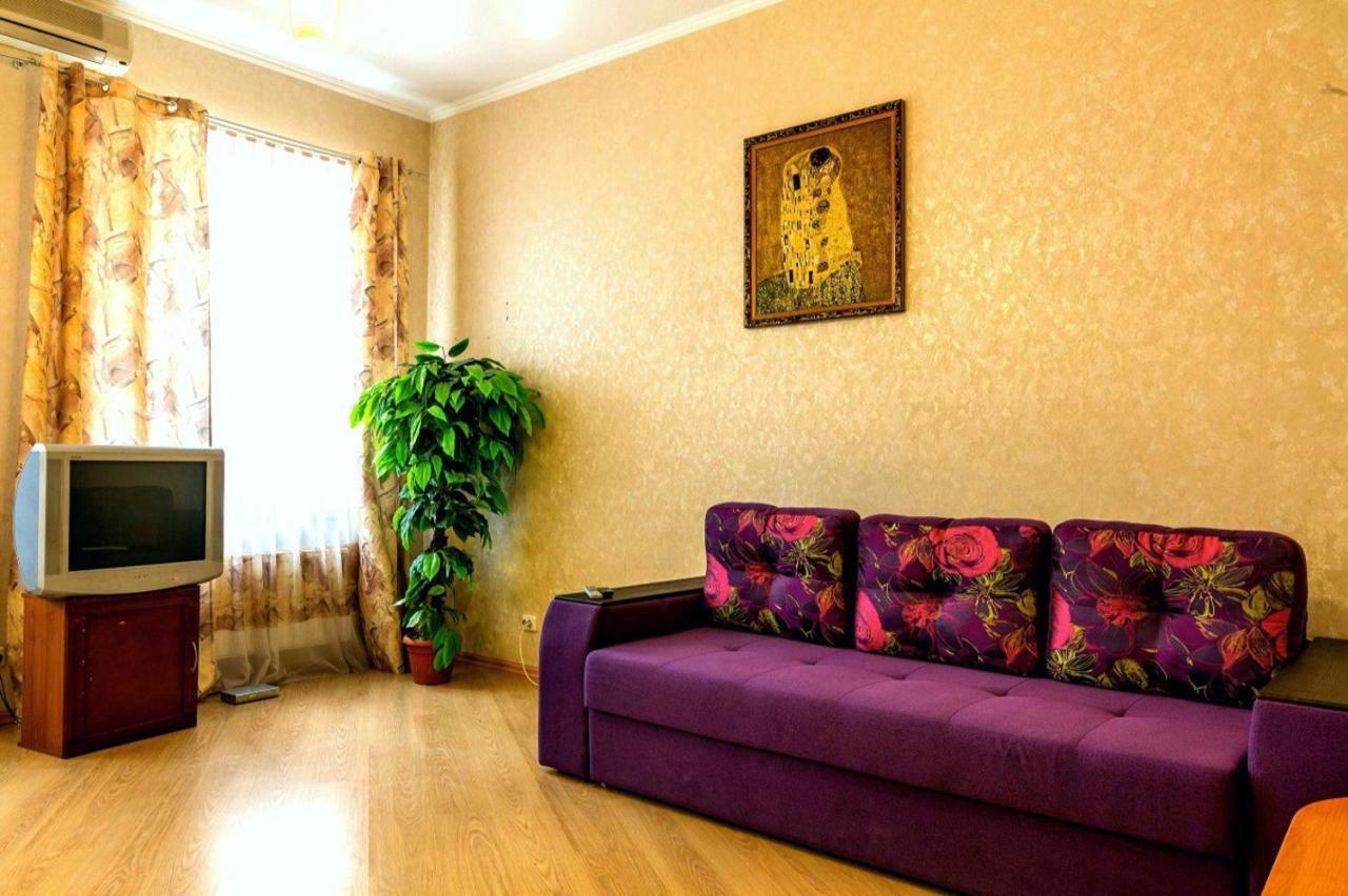 דנייפרופטרובסק Large Apartment In The Center מראה חיצוני תמונה