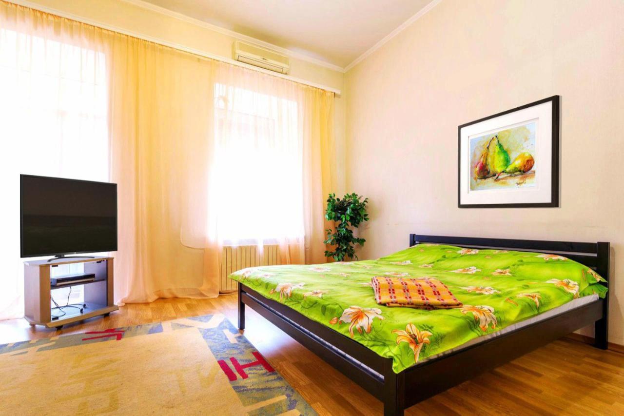 דנייפרופטרובסק Large Apartment In The Center מראה חיצוני תמונה